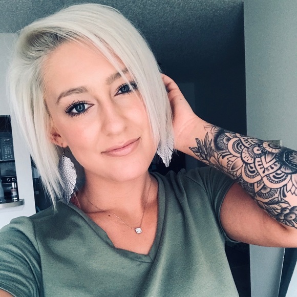 Meet your Posher, Adrienne - Picture 1 of 1